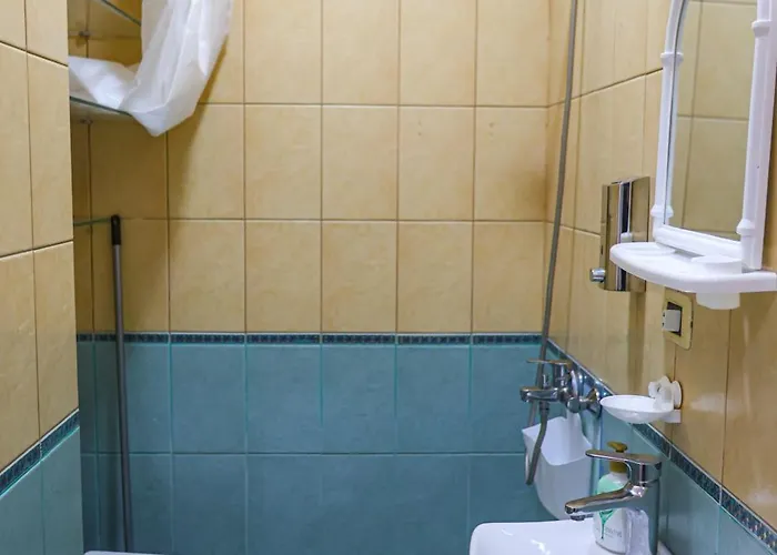 Center Walk To Everything ティラナ